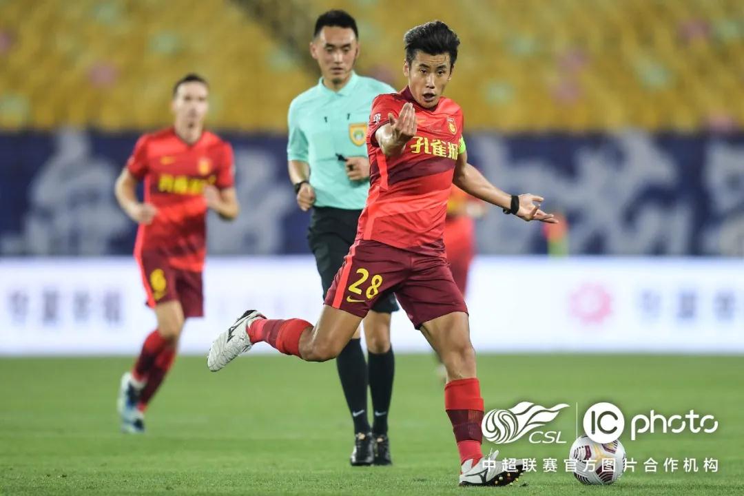 كرة نهائي دوري أبطال أوروبا 2021لحظة تاريخية في عالم كرة القدم كرة نهائي دوري أبطال أوروبا 2021لحظة تاريخية في عالم كرة القدم